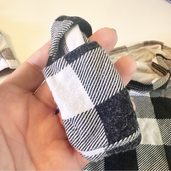 Milkmaid Goods 2 Piece Set Knotted Gown and Matching Hat Buffalo Plaid 0-3M - Picture 4 of 5